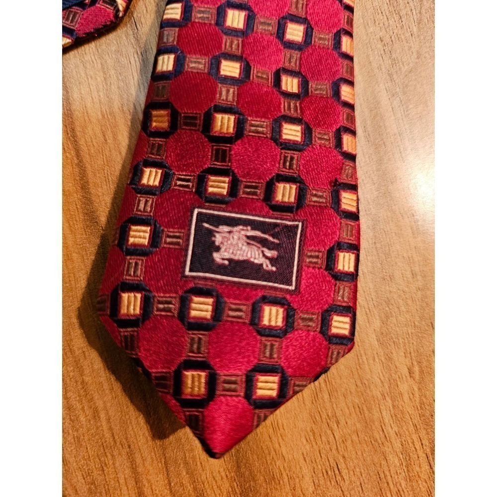 Burberry Luxury Silk tie. Red and gold. Made in Italy